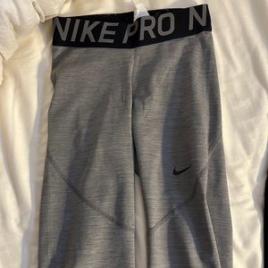 Nike pro leggings size small